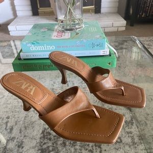 Zara heeled thong sandal, tan/brown, size 6.5